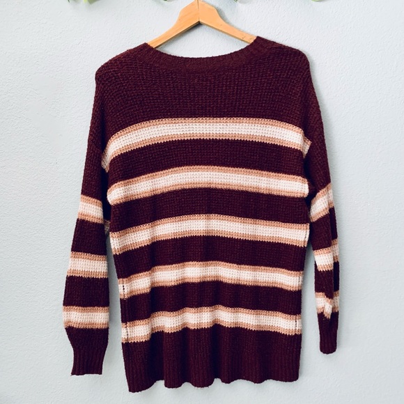 🌟 American eagle vneck long sleeve top - Picture 4 of 5